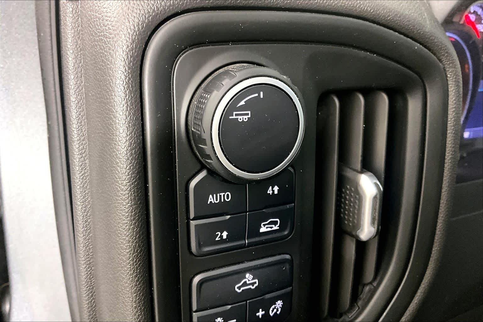 Used 2022 Satin Steel Metallic Chevrolet Custom image 28