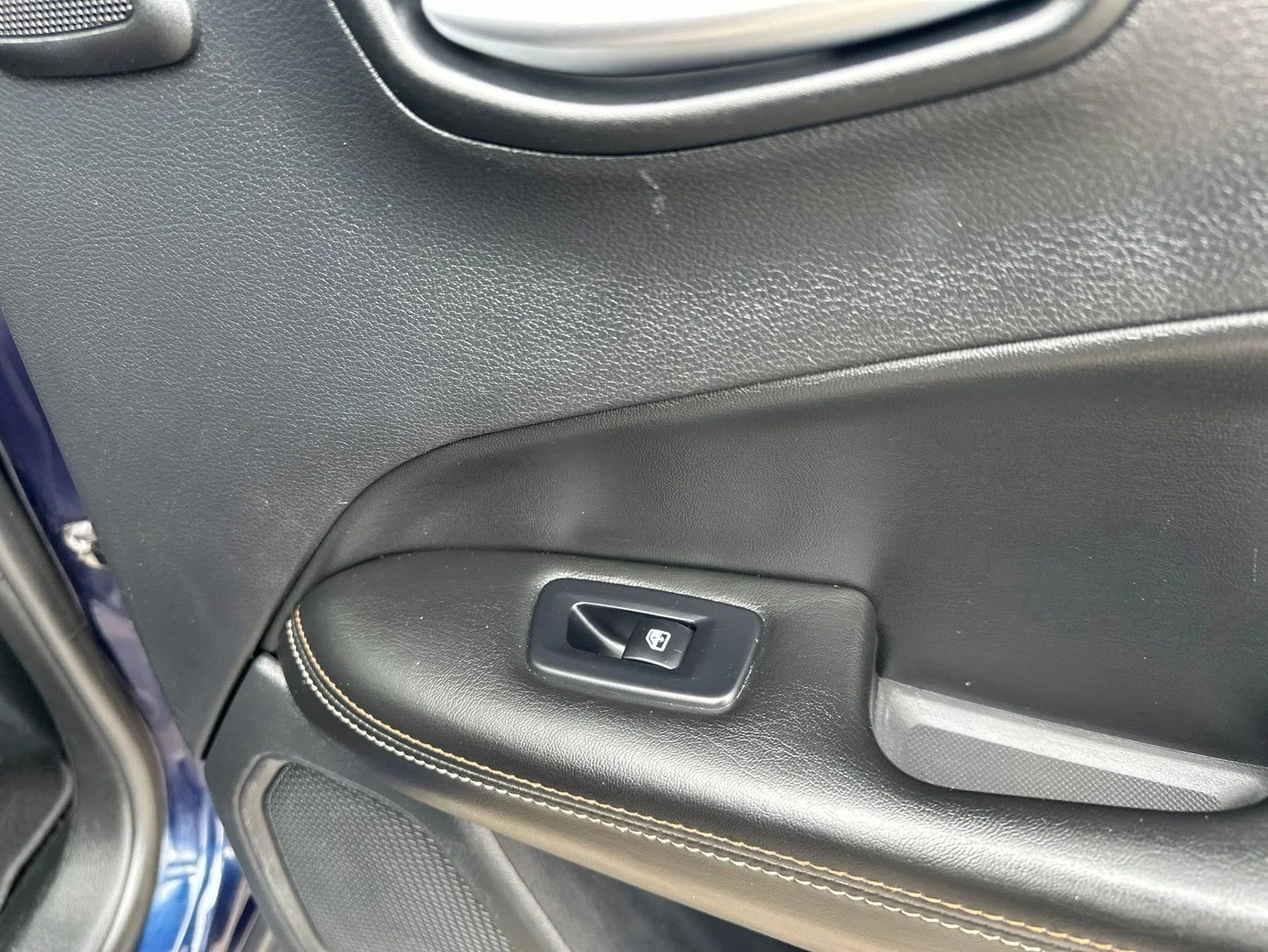 Used 2021 Blue Jeep Latitude image 29