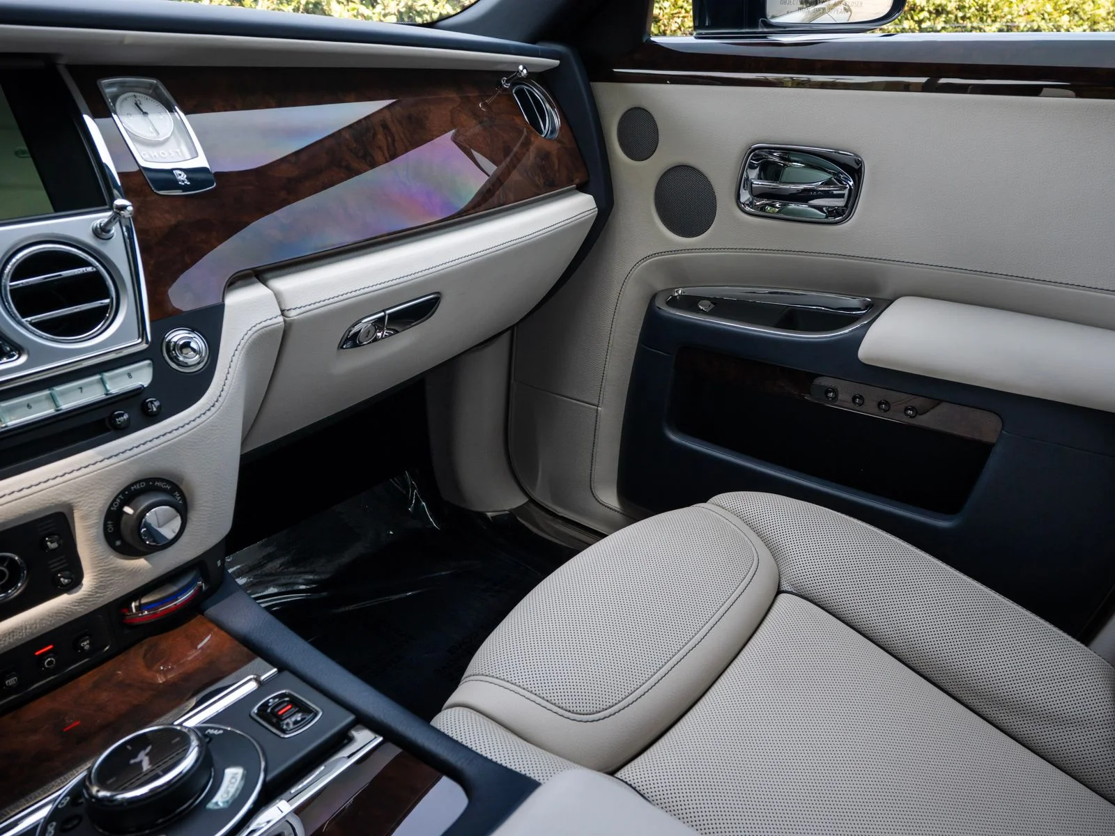 Certified Used 2016 Midnight Sapphire Rolls-Royce  image 21