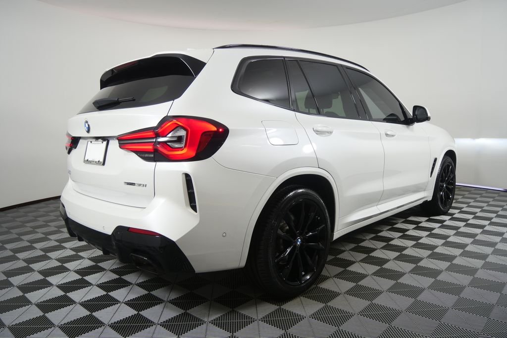 Certified Used 2024 Mineral White Metallic BMW sDrive30i image 3