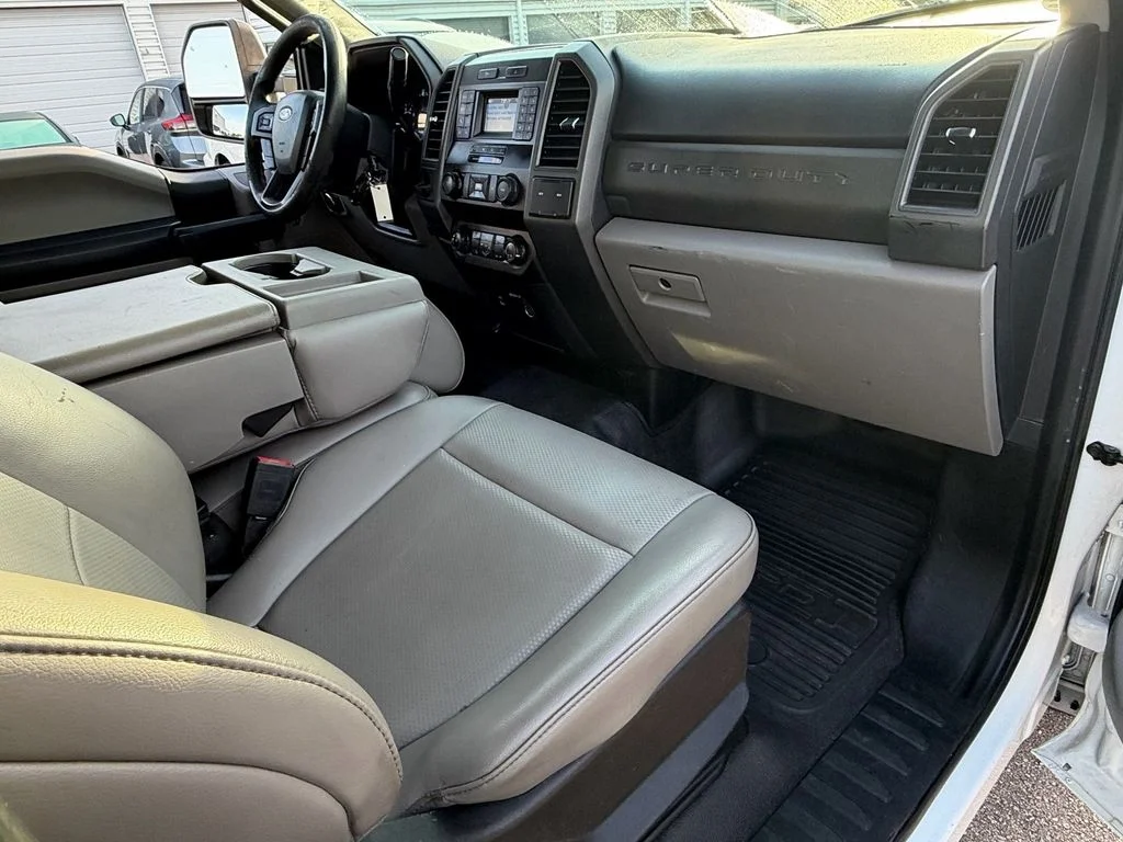 Used 2020 White Ford XL image 16
