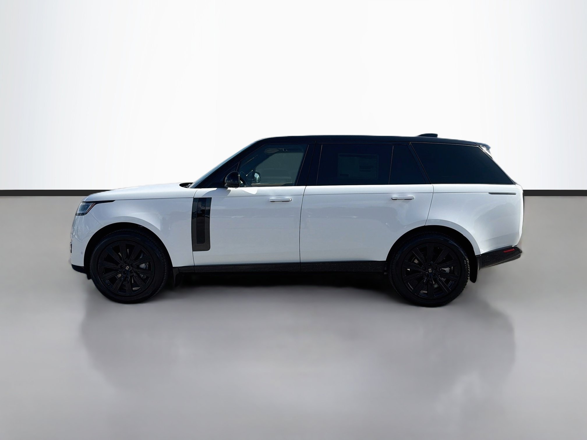New 2027 Fuji White Land Rover SE image 2