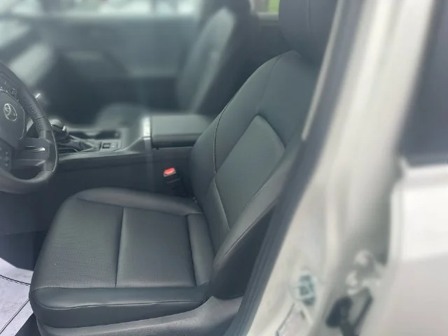Used 2026 Off-white Toyota XLE Premium image 20