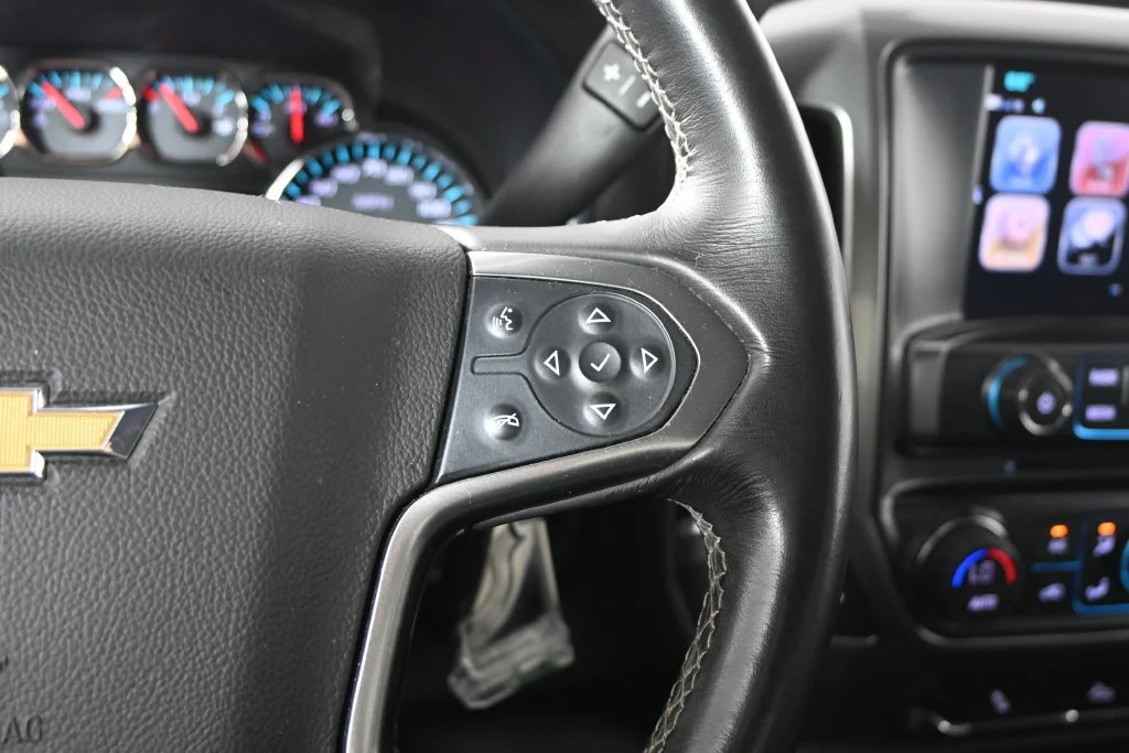 Used 2017 DEEP OCEAN BLUE METALLIC Chevrolet LT image 34