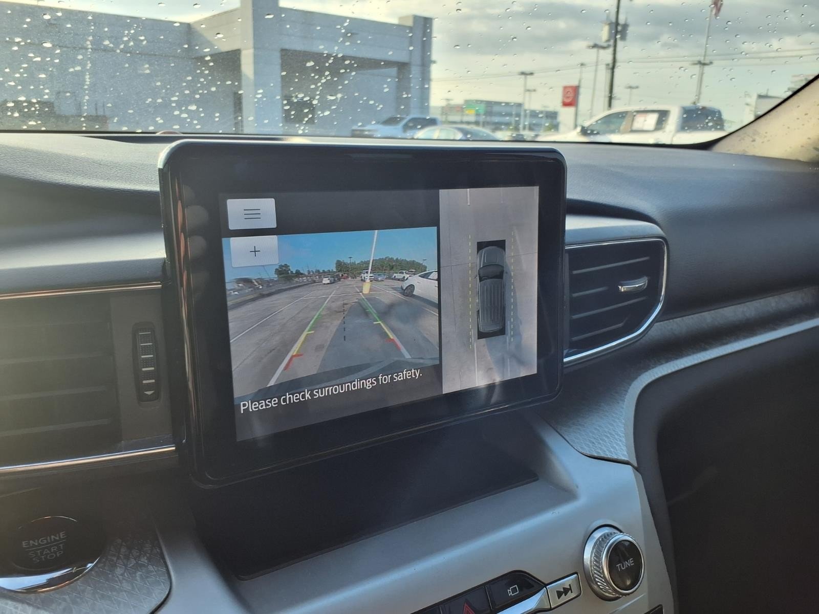 2022 Ford Explorer photo 25 of 27