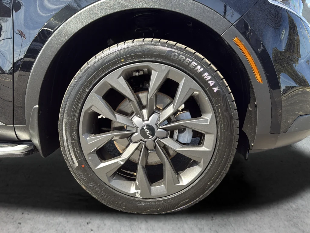Used 2023 Black Kia X-Line EX image 23