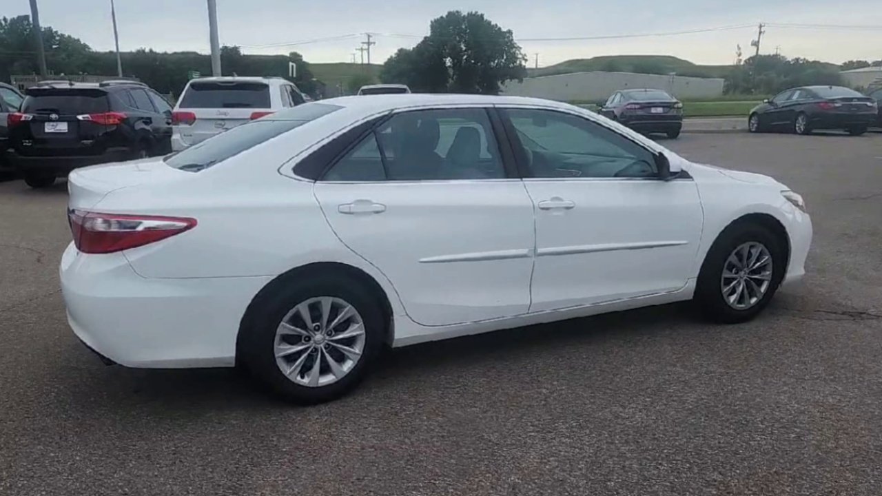 2016 Toyota Camry XSE photo 3