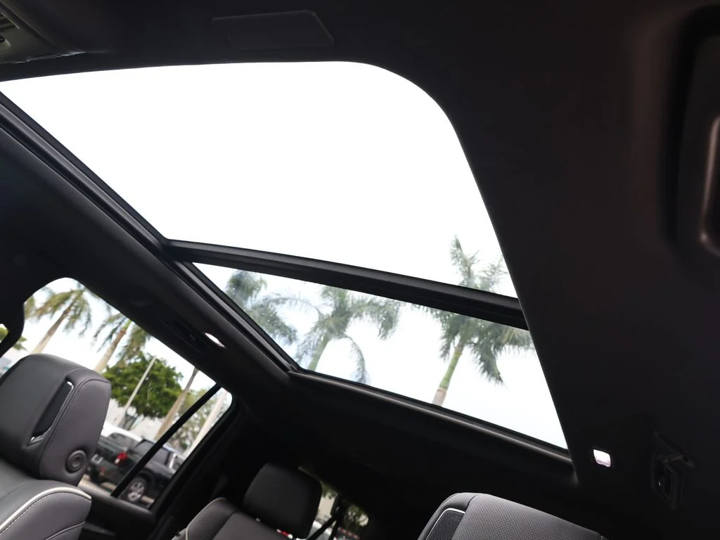 Used 2025 White Cadillac Premium image 21