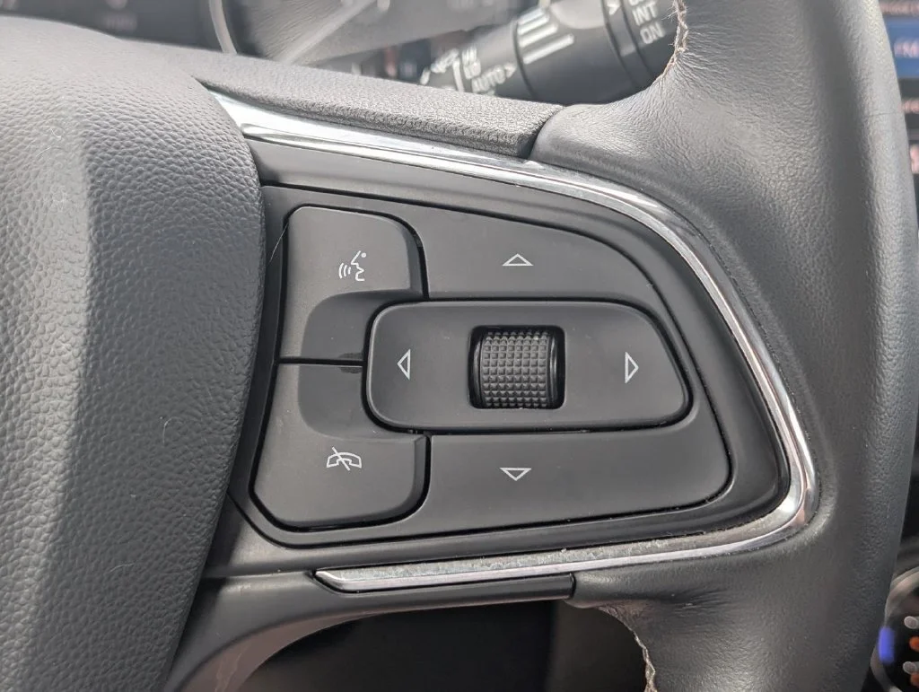 Used 2023 White Frost Tricoat Buick Essence image 25