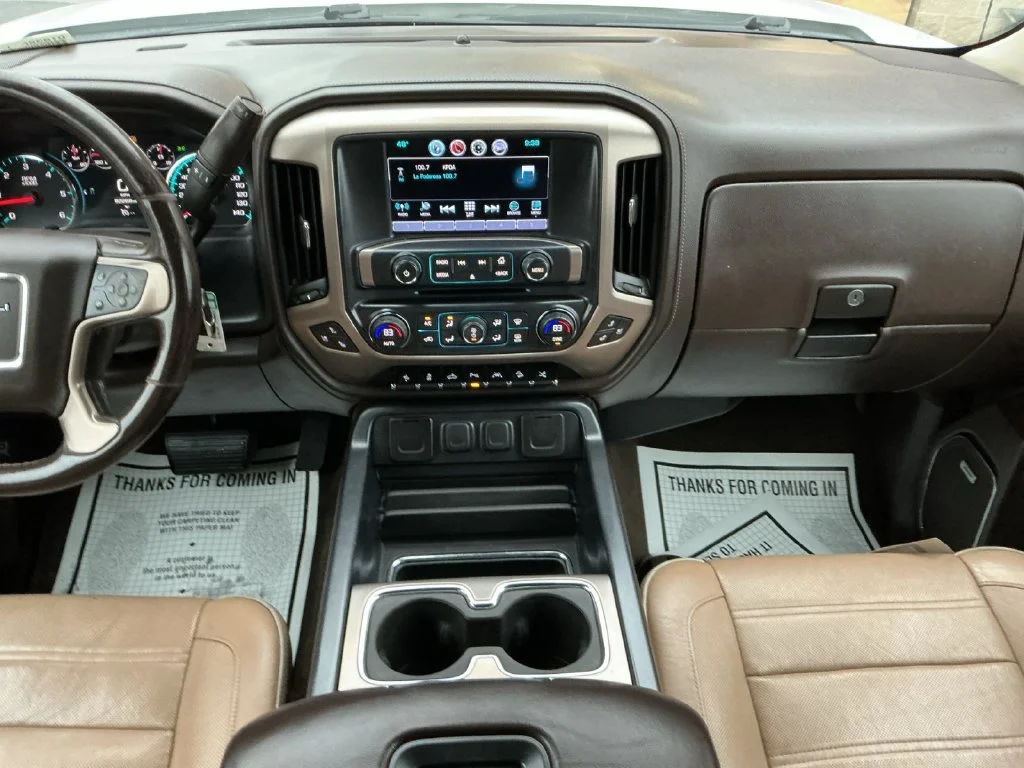 Used 2017 WHITE FROST TRICOAT GMC Denali image 26