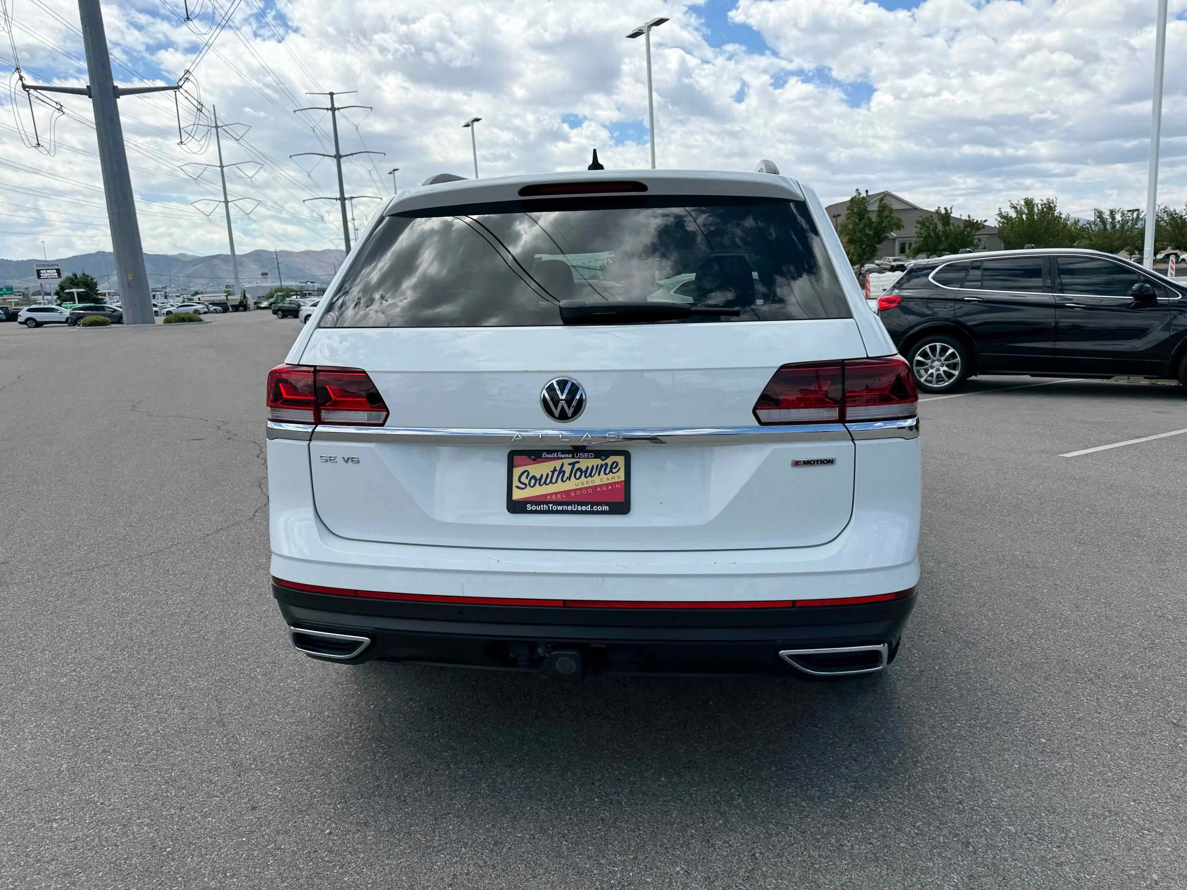 Used 2022 White Volkswagen 3.6L V6 SE w/Technology image 6