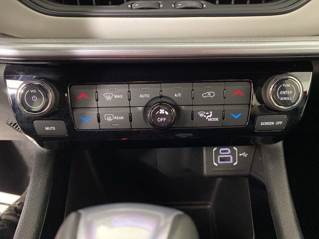 Used 2025 Red Hot Pearlcoat Jeep Limited image 23