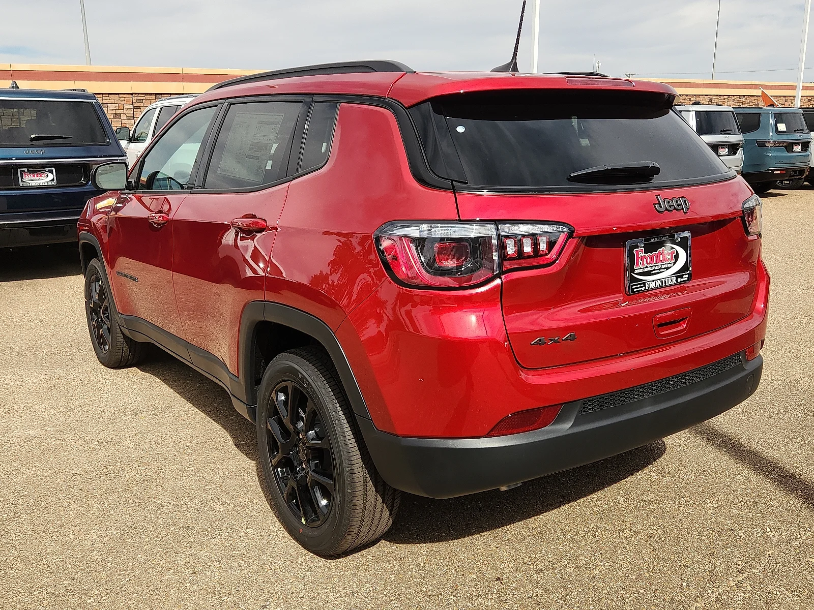 New 2027 Red Hot Pearl-Coat Paint Jeep LATITUDE ALTITUDE 4X4 image 3