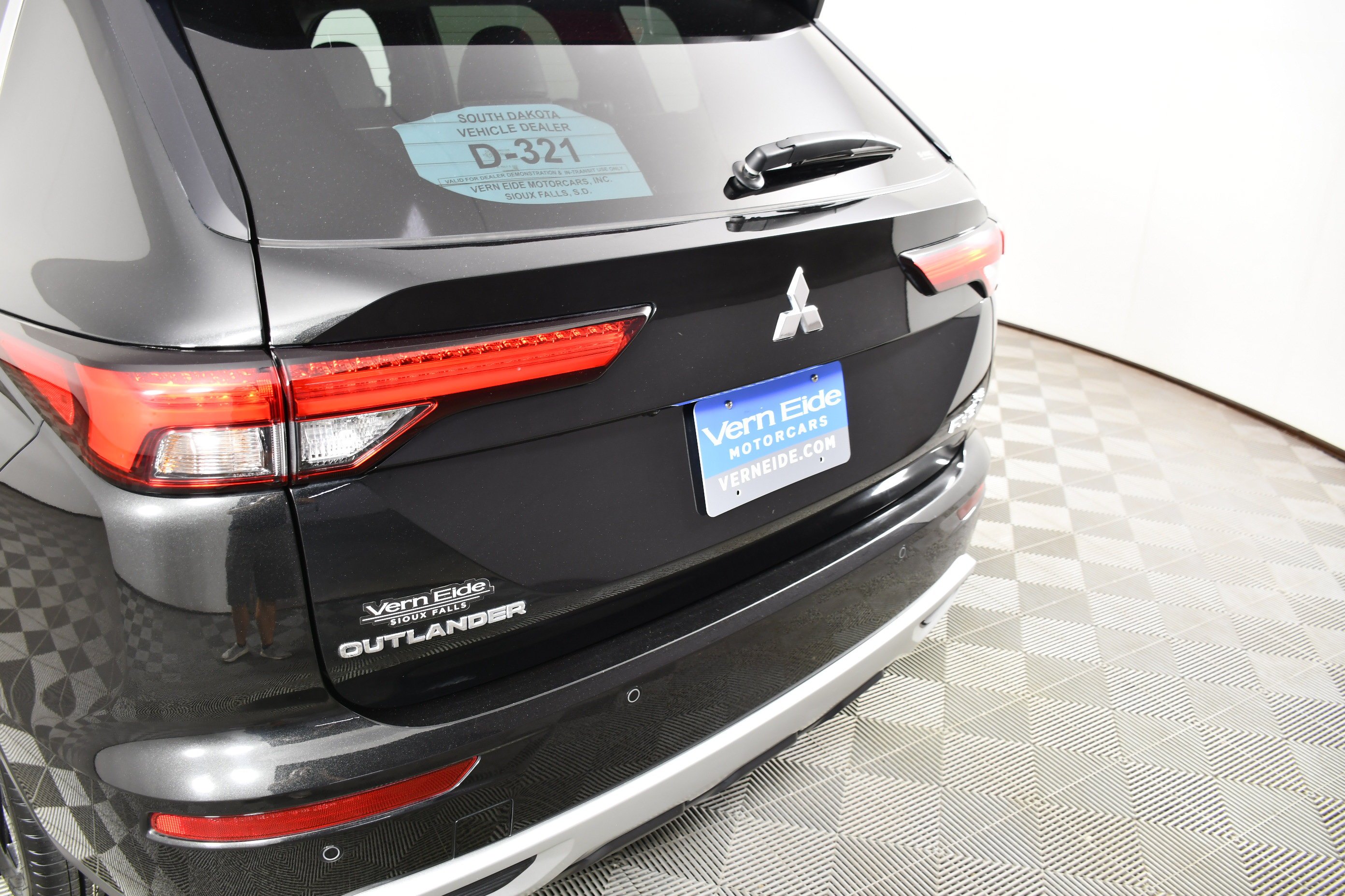 Certified Used 2024 Black Diamond Mitsubishi SE image 15