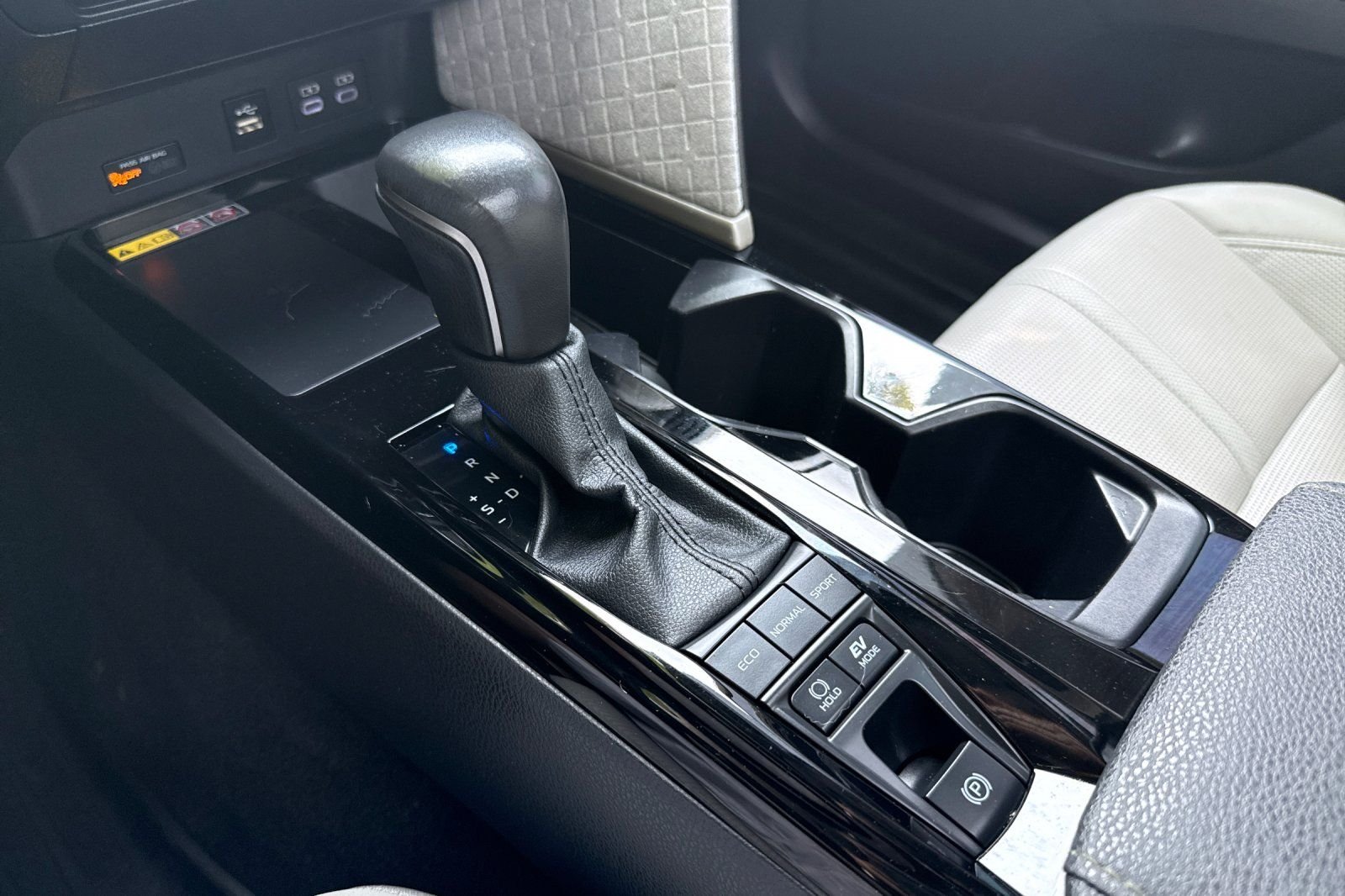 Used 2025 Beige Toyota XLE image 19
