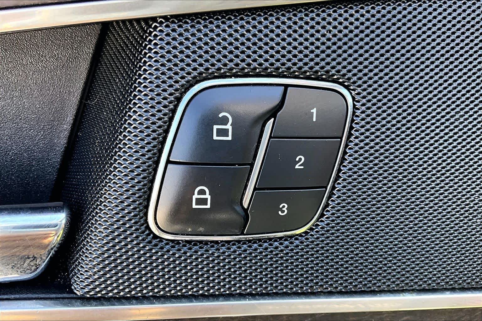 Used 2016 Luxe Lincoln Reserve image 31