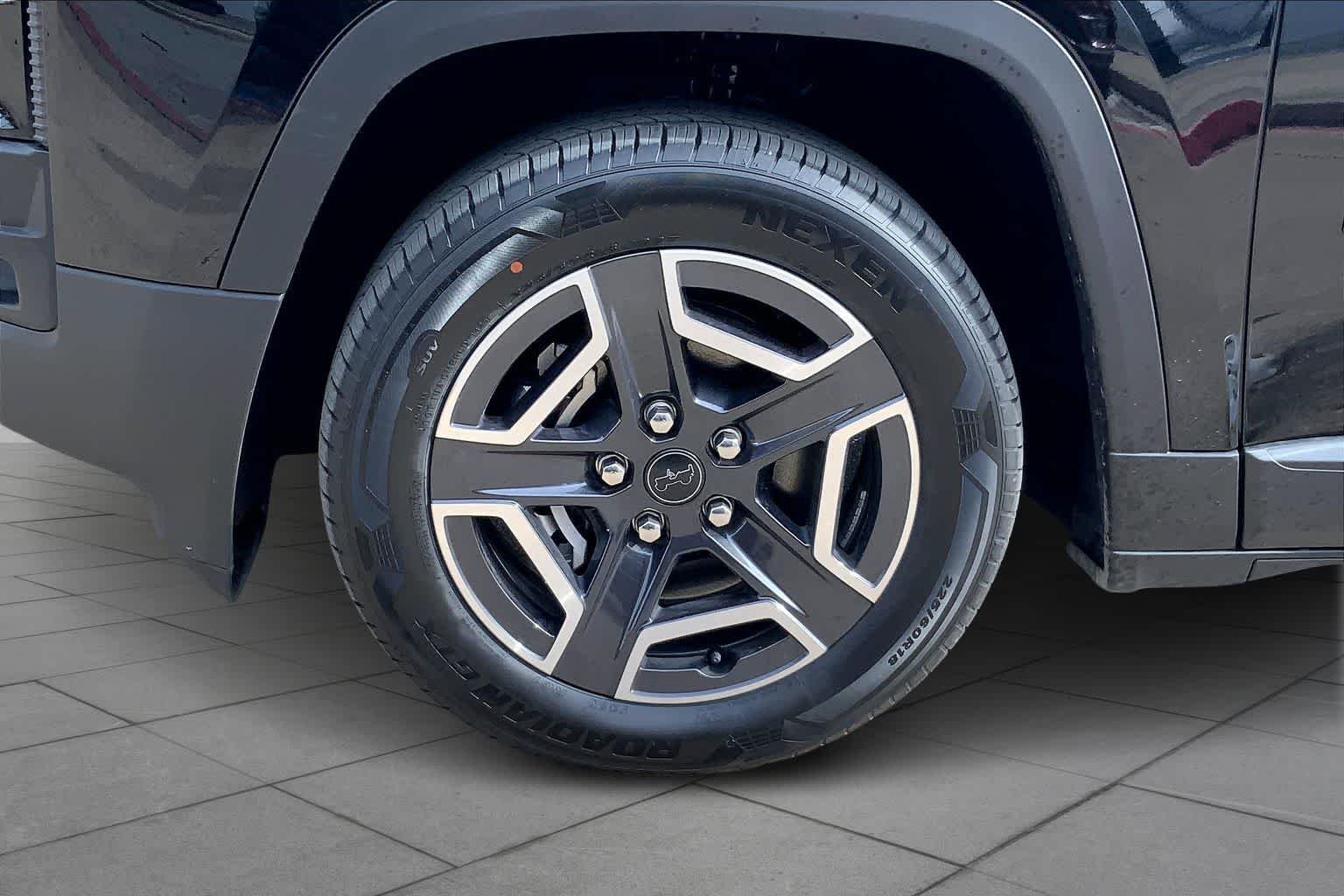 New 2026 Diamond Black Crystal Pearlcoat Jeep Limited image 11