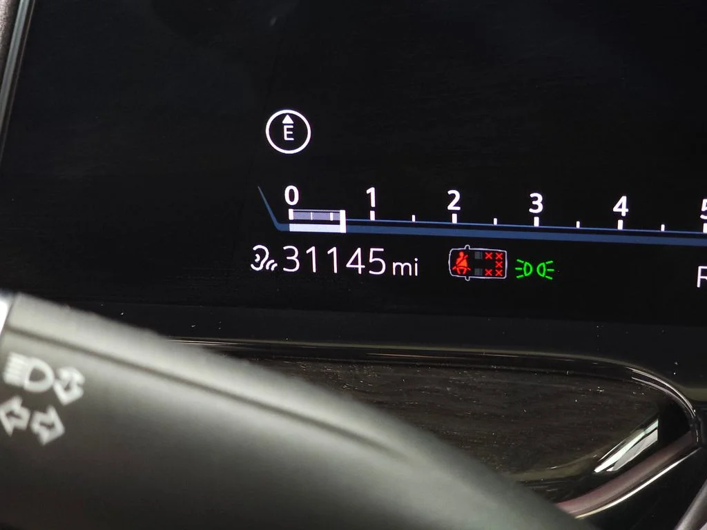 Used 2024 White Cadillac Premium Luxury image 26