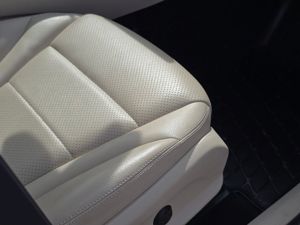 Used 2018 White Mercedes-Benz GLC 300 image 28