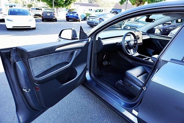 Used 2023  Tesla Long Range image 40