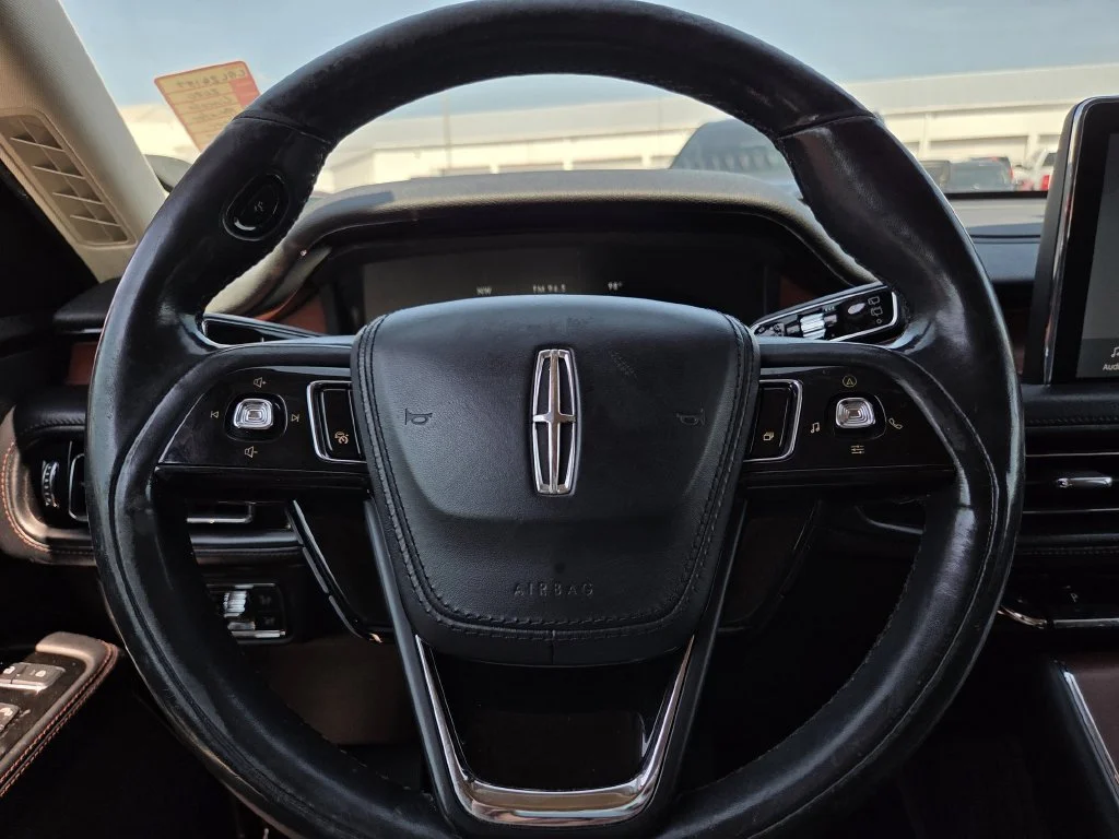 Used 2020 Gray Lincoln Reserve image 26