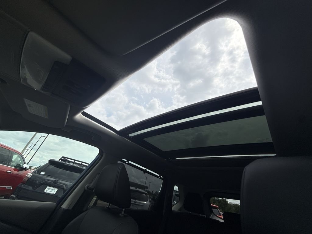 Used 2023 Blue Nissan SV image 21