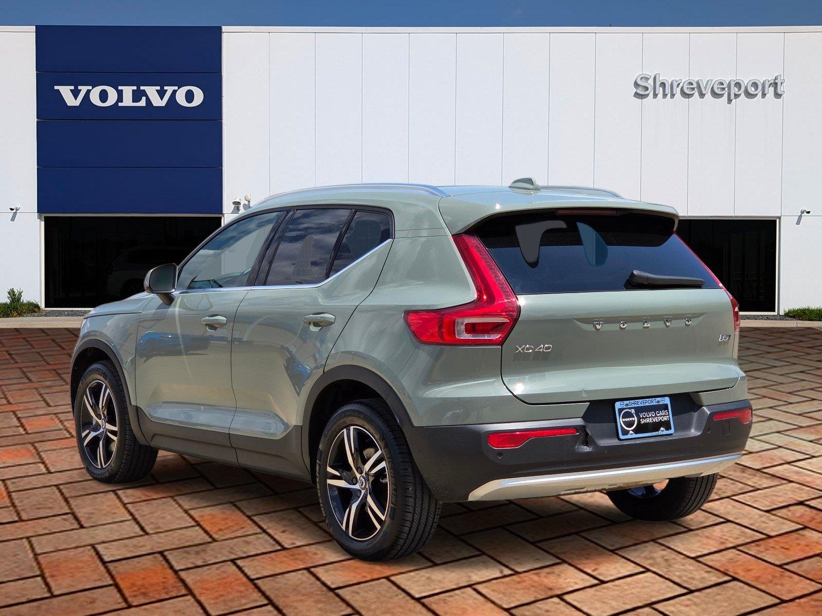 Used 2025 Sage Green Metallic Volvo Core Bright Theme image 6