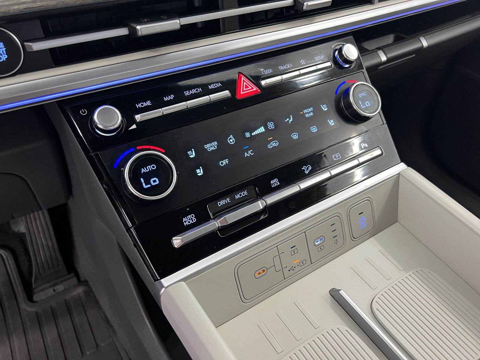 Used 2024 Rockwood Green Hyundai Limited image 17
