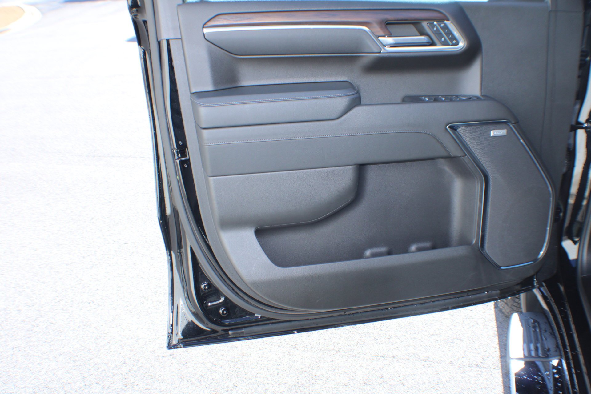 2024 GMC Sierra 1500 SLT - Photo 6