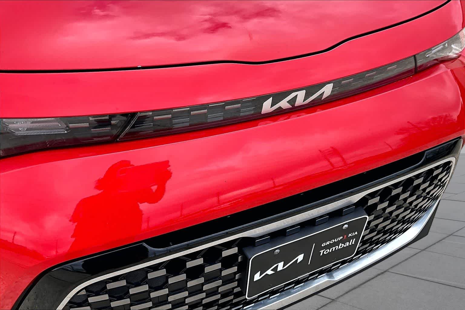 Used 2025 Inferno Red Kia EX image 29
