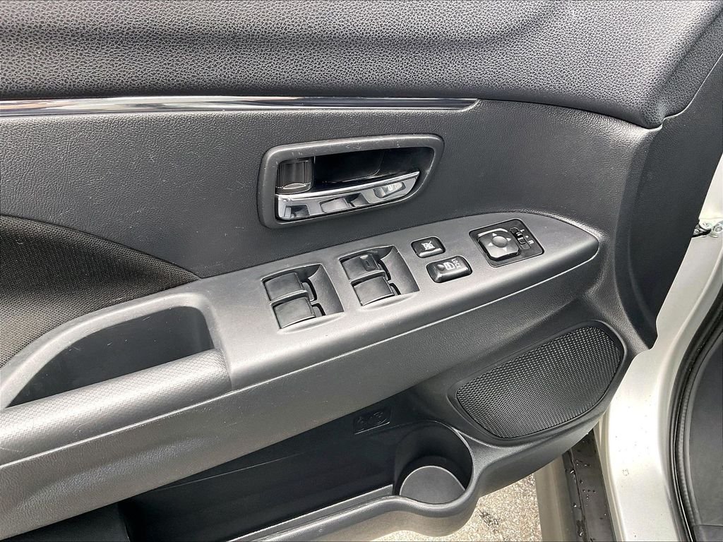 Used 2024 Alloy Silver Metallic Mitsubishi  image 35