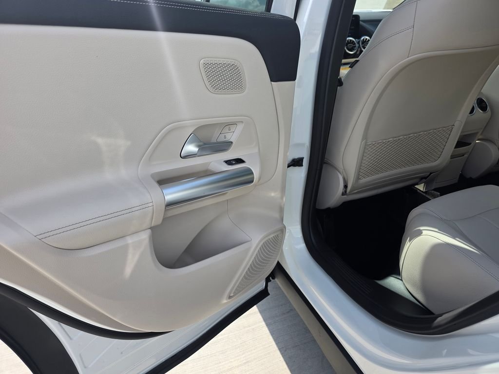 New 2026 Polar White Mercedes-Benz GLA 250 image 10