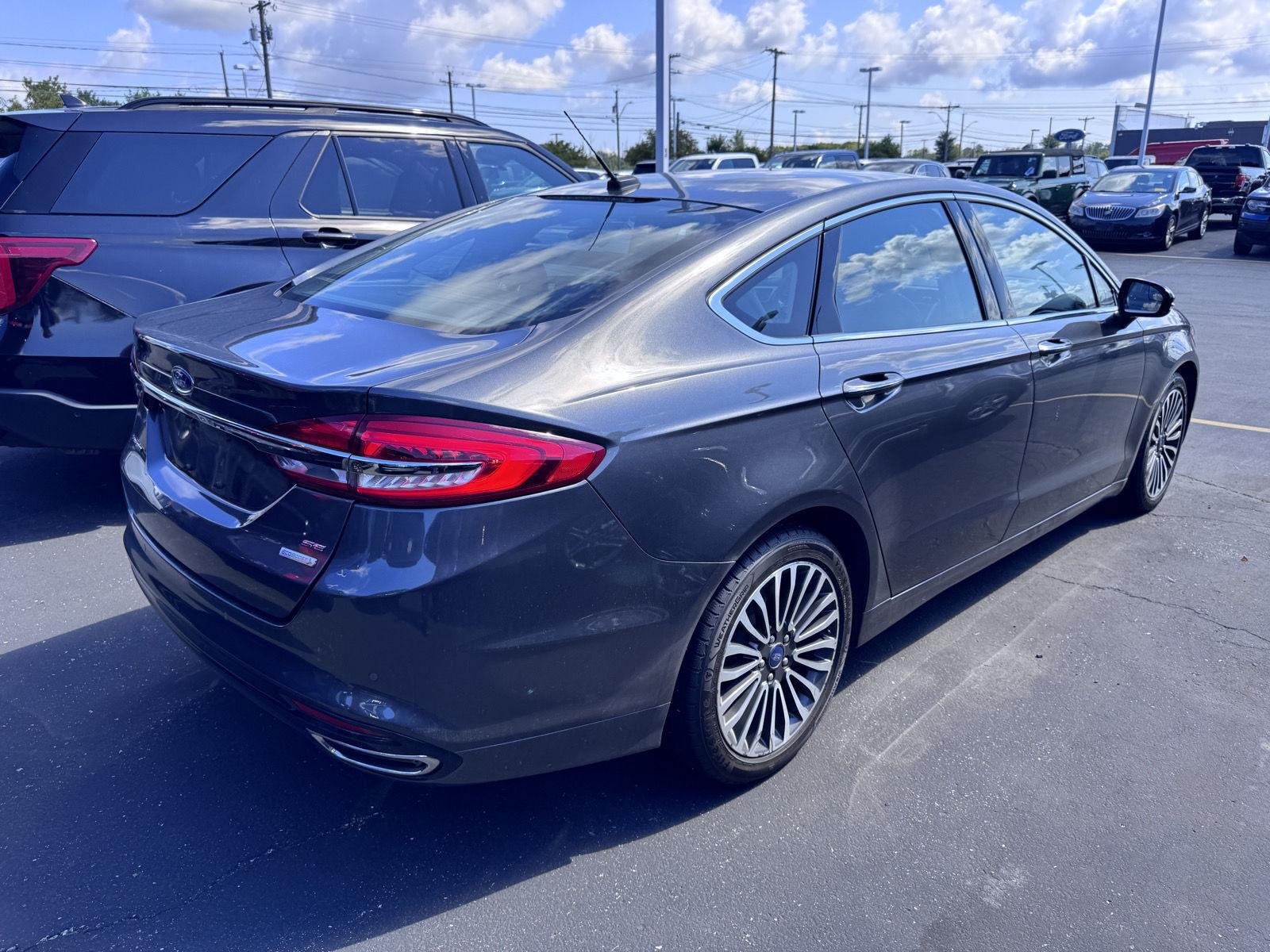 Used 2017 Magnetic Ford SE image 4
