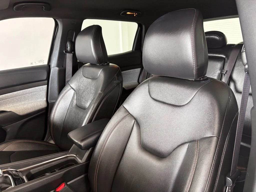 Used 2024 Black Jeep Latitude Lux image 28