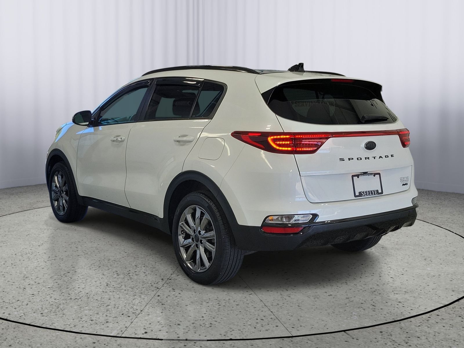 Used 2021 White Kia S image 3