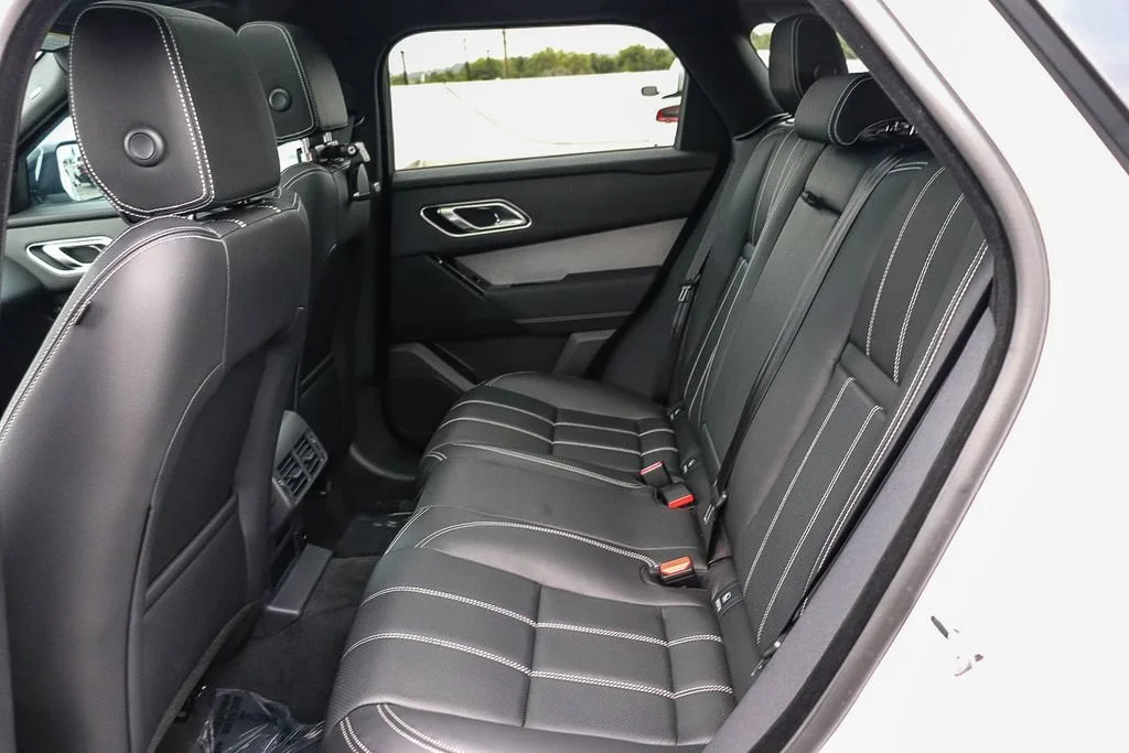 Used 2023  Land Rover R-Dynamic S MHEV image 22