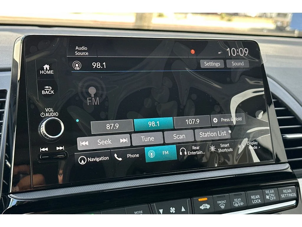 New 2026 Platinum White Pearl Honda Touring image 22