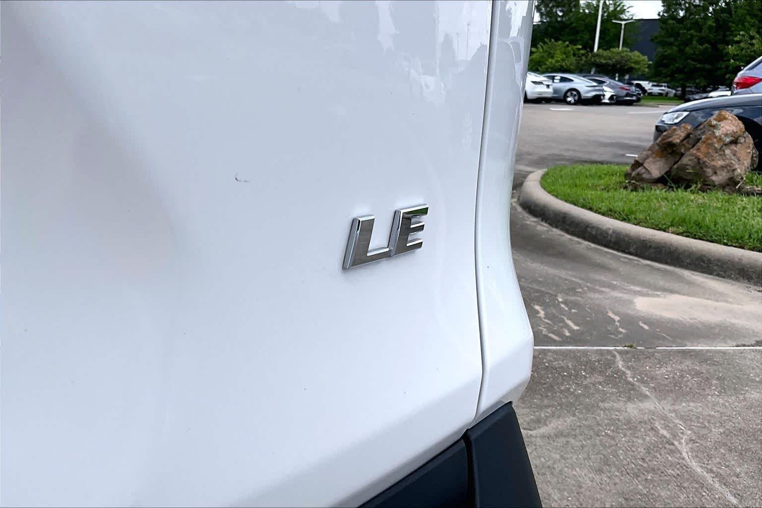 Used 2025 Ice Cap Toyota LE image 9
