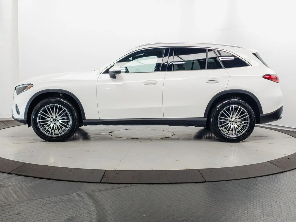 Certified Used 2026 Polar White Mercedes-Benz GLC 300 image 4