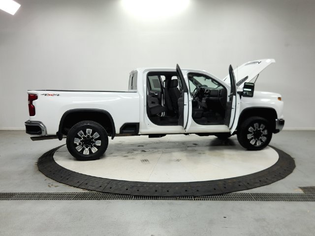 Used 2024 White Chevrolet LT image 17