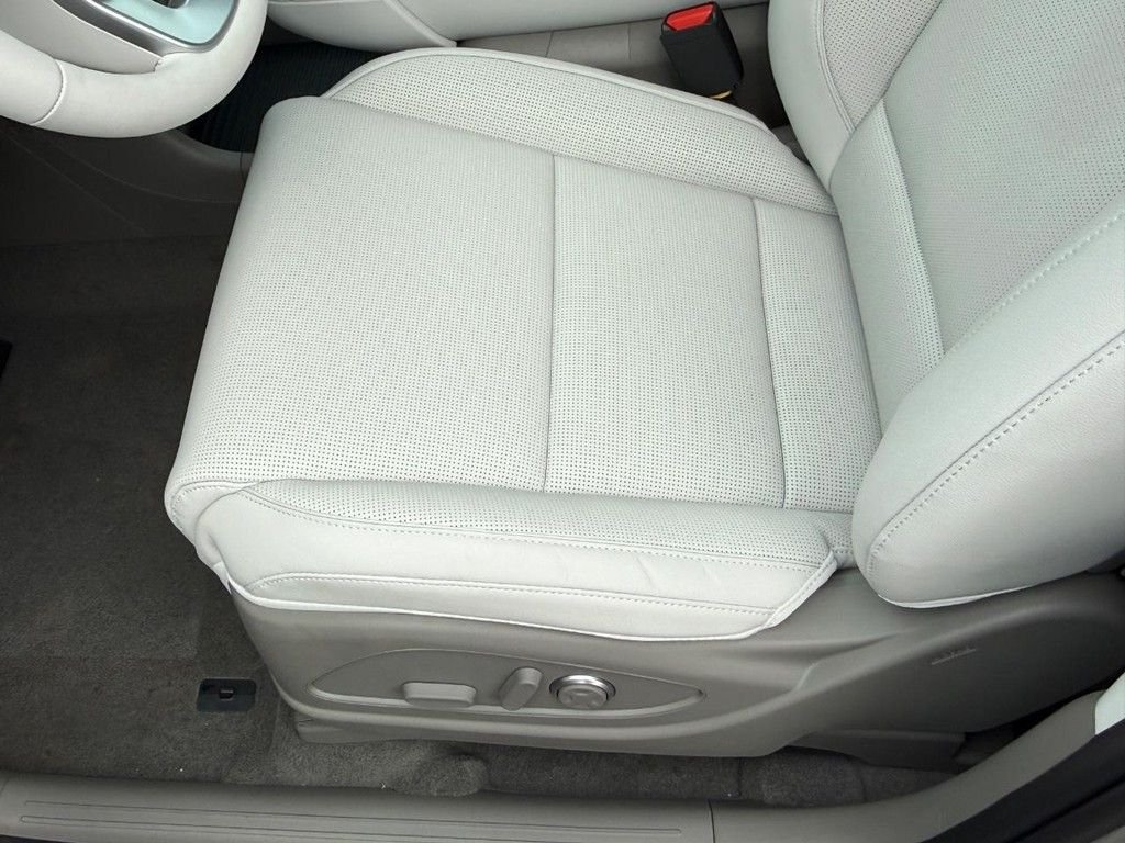 New 2026 Silver Hyundai Limited AWD image 28