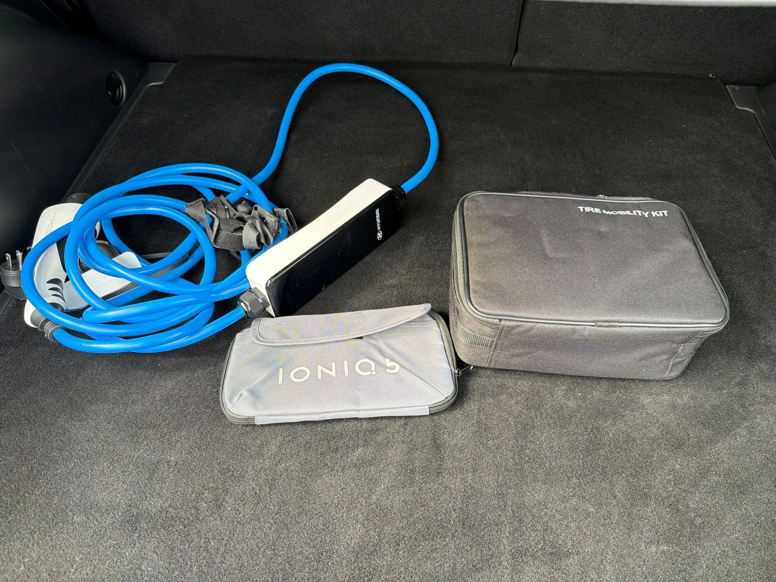 Used 2023 Green Hyundai Limited image 16