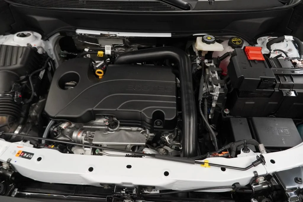 New 2027 Summit White Chevrolet LT image 38