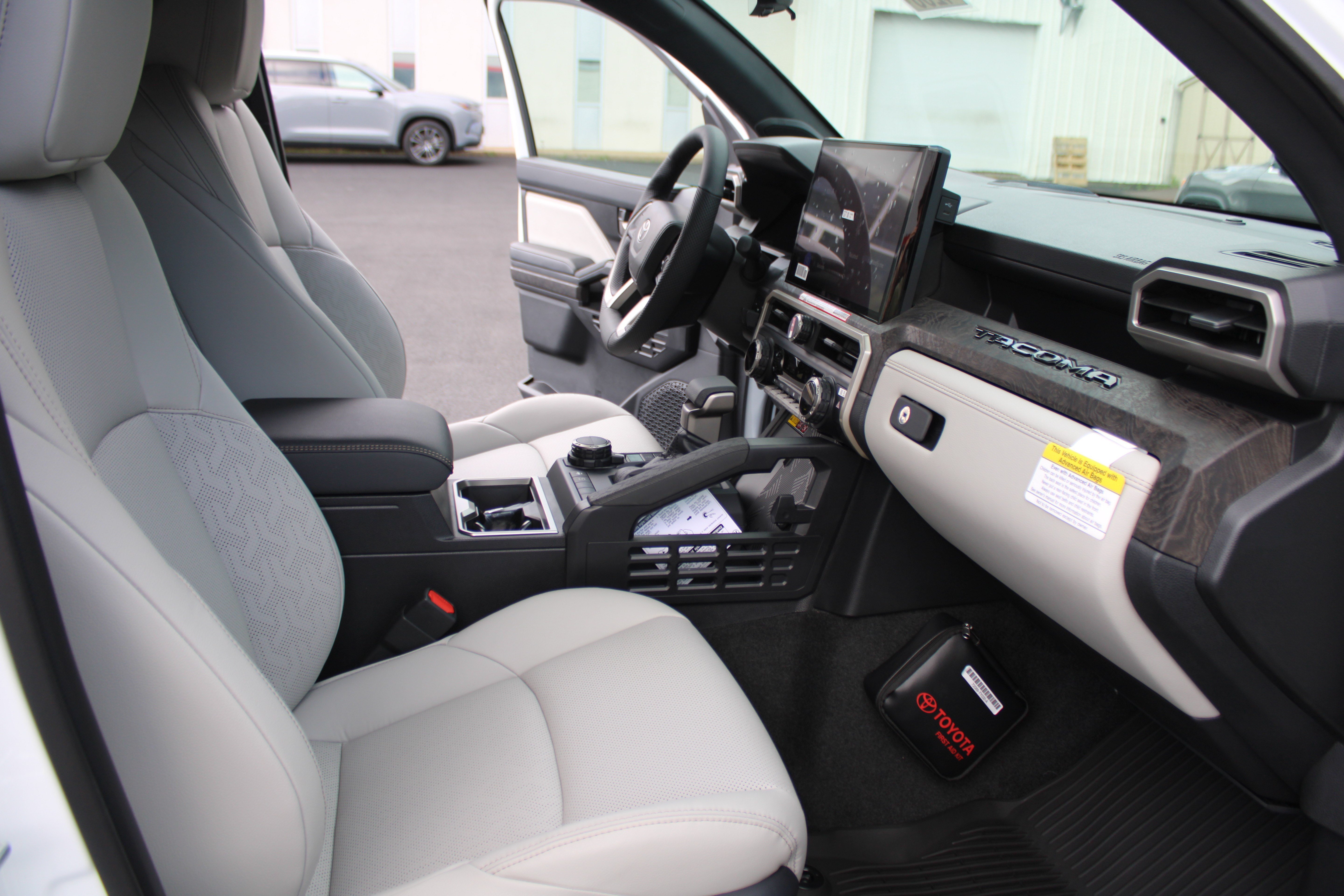 New 2026 Wind Chill Pearl <sup>1</sup> Toyota  Limited image 23