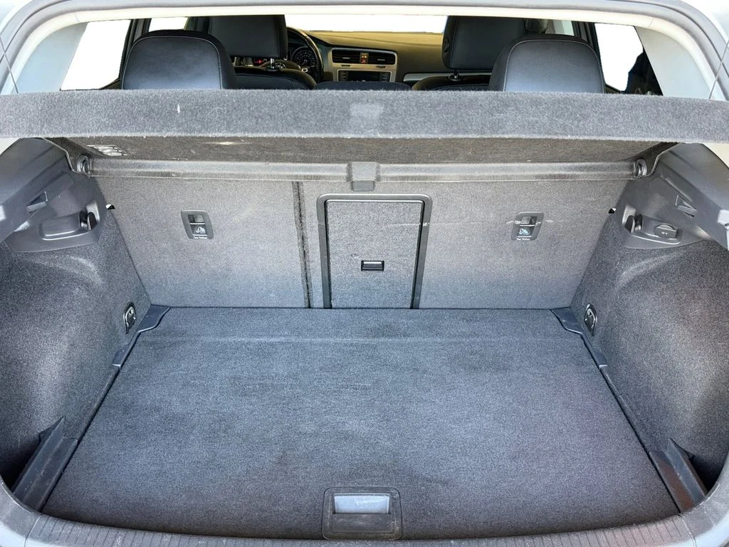 Used 2017 Silver Volkswagen Wolfsburg image 13