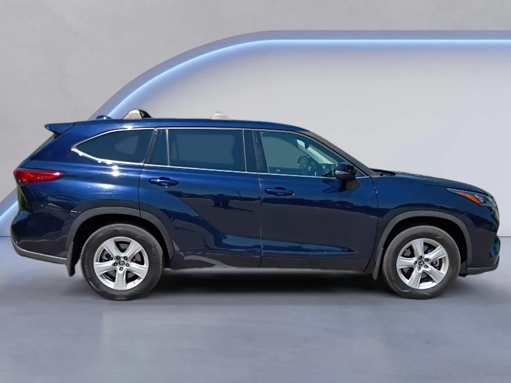 Used 2020 Blueprint Toyota LE image 6