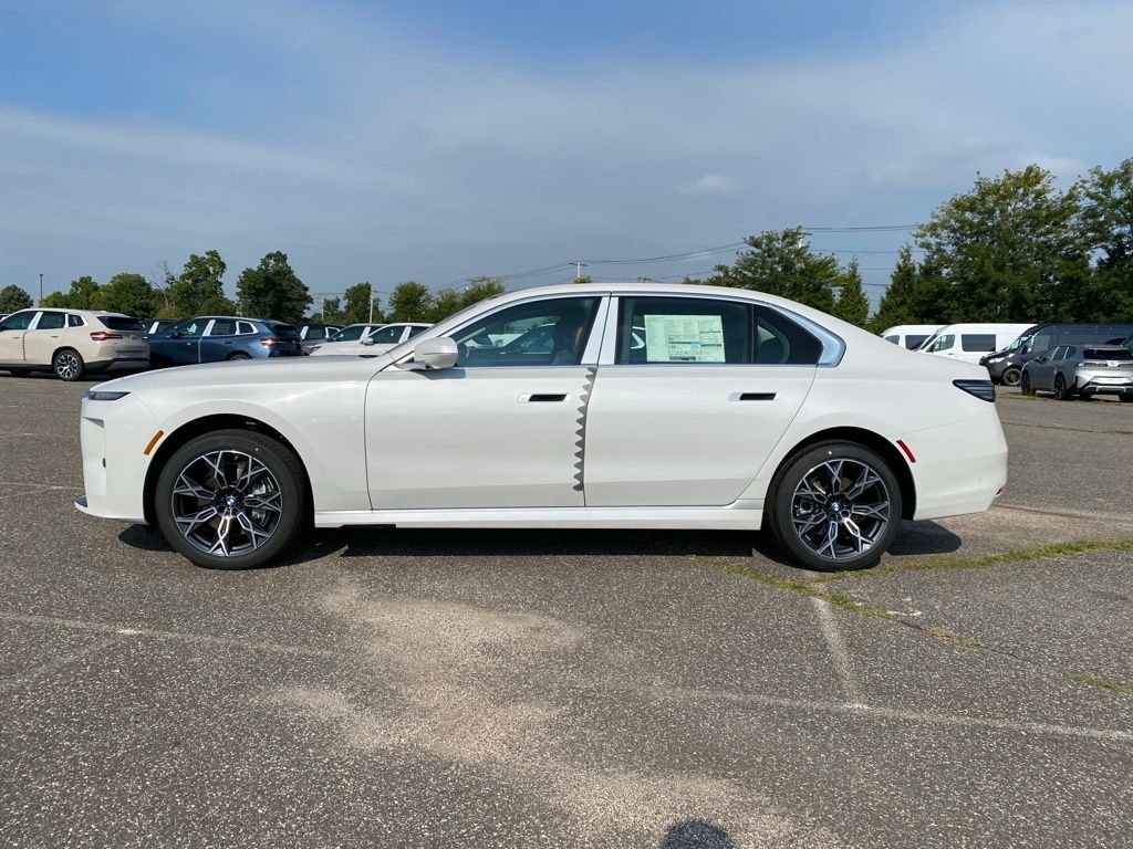 New 2027 Mineral White Metallic BMW 740i xDrive image 4