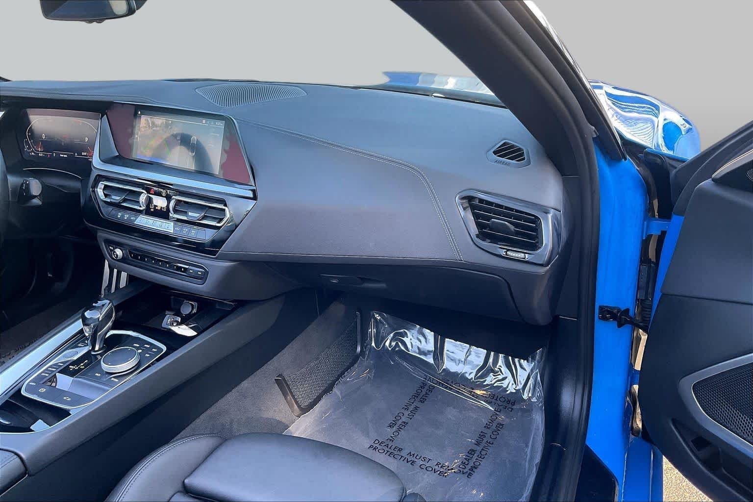 Used 2022 Misano Blue Metallic BMW sDrive30i image 17