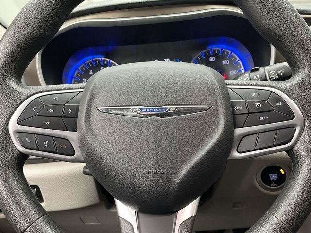 Used 2018 Velvet Red Pearlcoat Chrysler Touring Plus image 13