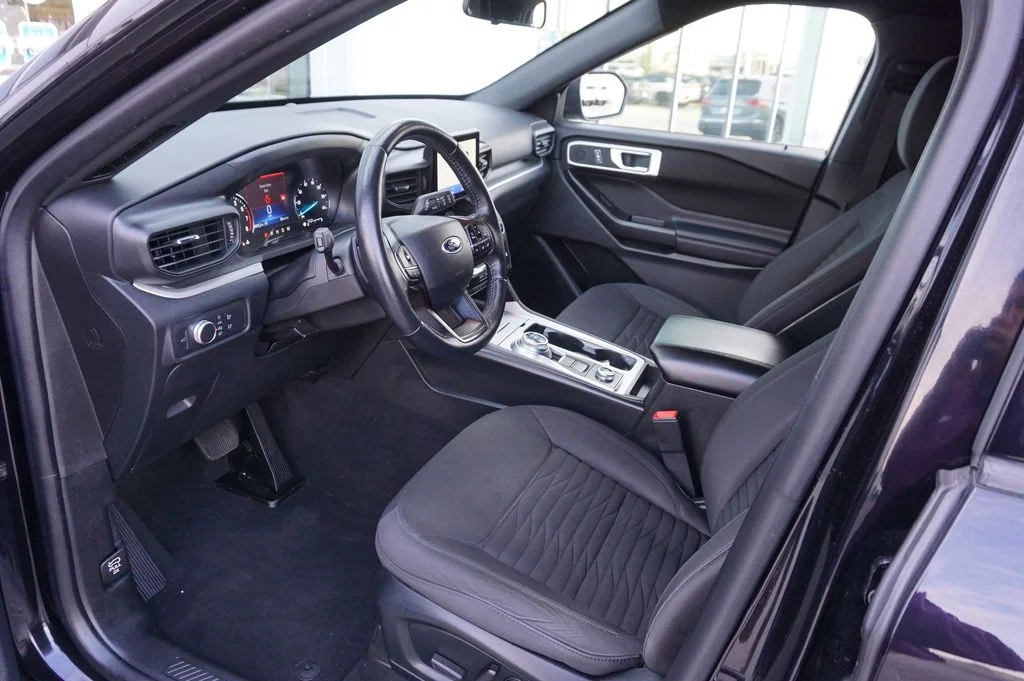 Used 2020 Black Ford XLT image 10